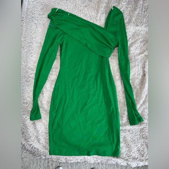 WINNIE & CO.
One Shoulder Neckline Bodycon Dress. Size AU 10 (US M/6) - Picture 2 of 3